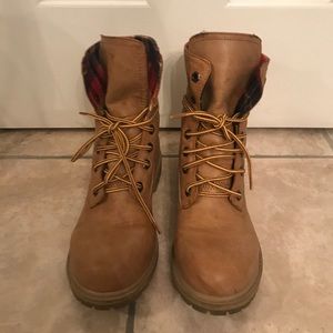 Esprit Lace Up Khaki Boots